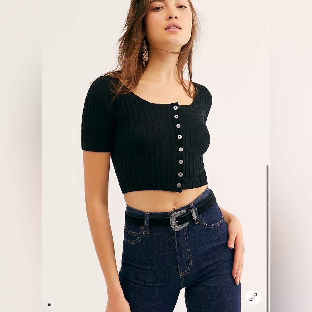 Free People Little Cutie Cardigan Top Large Black Cropped Button Ribbed NWT - Picture 2 of 7